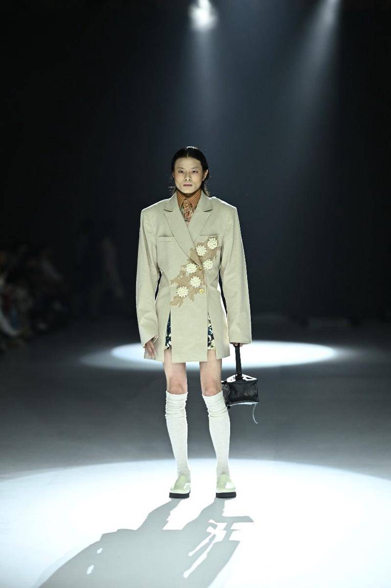 Koleksi Tanah Le Sae di JFW 2025. 24 Oktober 2024. (Jakarta Fashion Week / Dandy Hendrata)