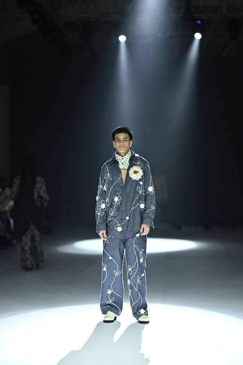 Koleksi Tanah Le Sae di JFW 2025. 24 Oktober 2024. (Jakarta Fashion Week / Dandy Hendrata)