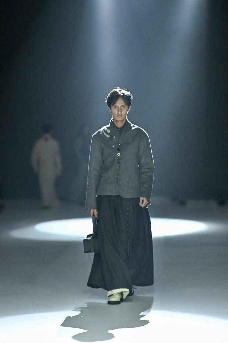 Koleksi Tanah Le Sae di JFW 2025. 24 Oktober 2024. (Jakarta Fashion Week / Dandy Hendrata)