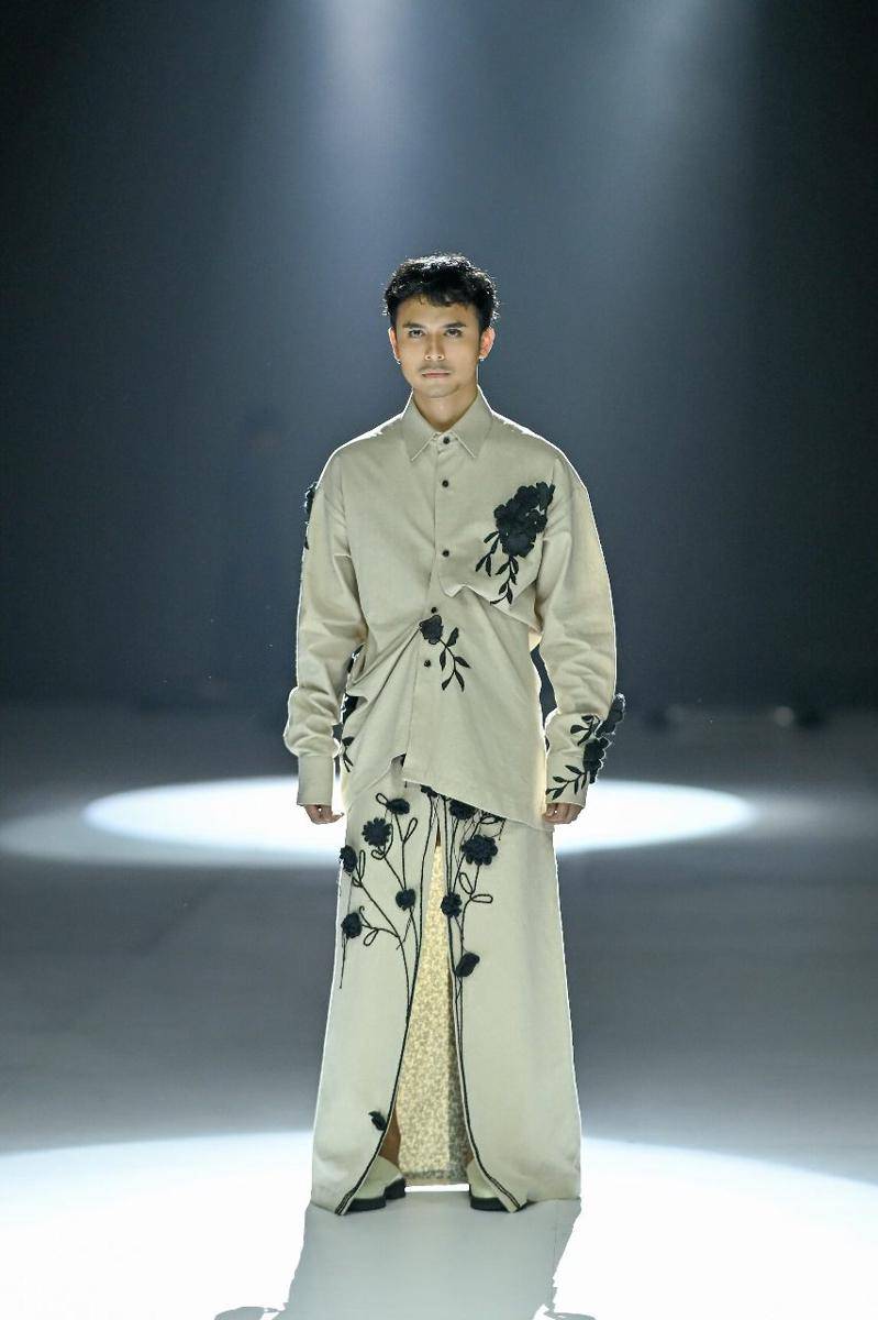 Koleksi Tanah Le Sae di JFW 2025. 24 Oktober 2024. (Jakarta Fashion Week / Dandy Hendrata)