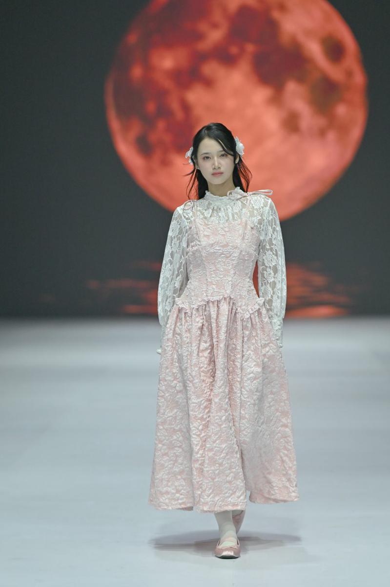 Koleksi STARRY di Jakarta Fashion Week 2025 (dok. Jakarta Fashion Week)