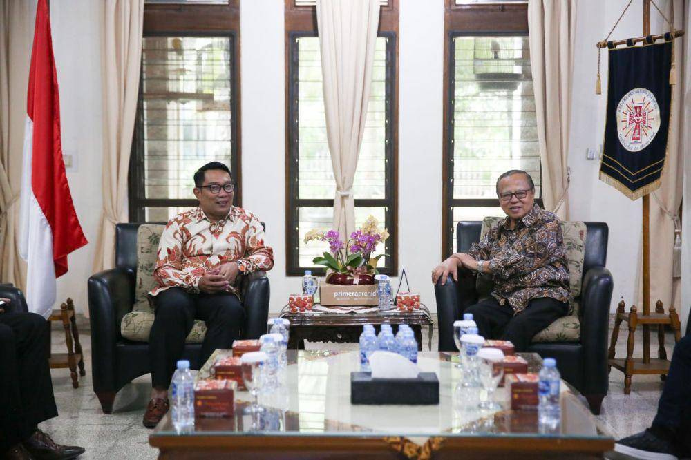 Calon Gubernur Jakarta Ridwan Kamil temui dengan Uskup Agung Jakarta Mgr Ignatius Suharyo (dok. Tim Media RIDO)