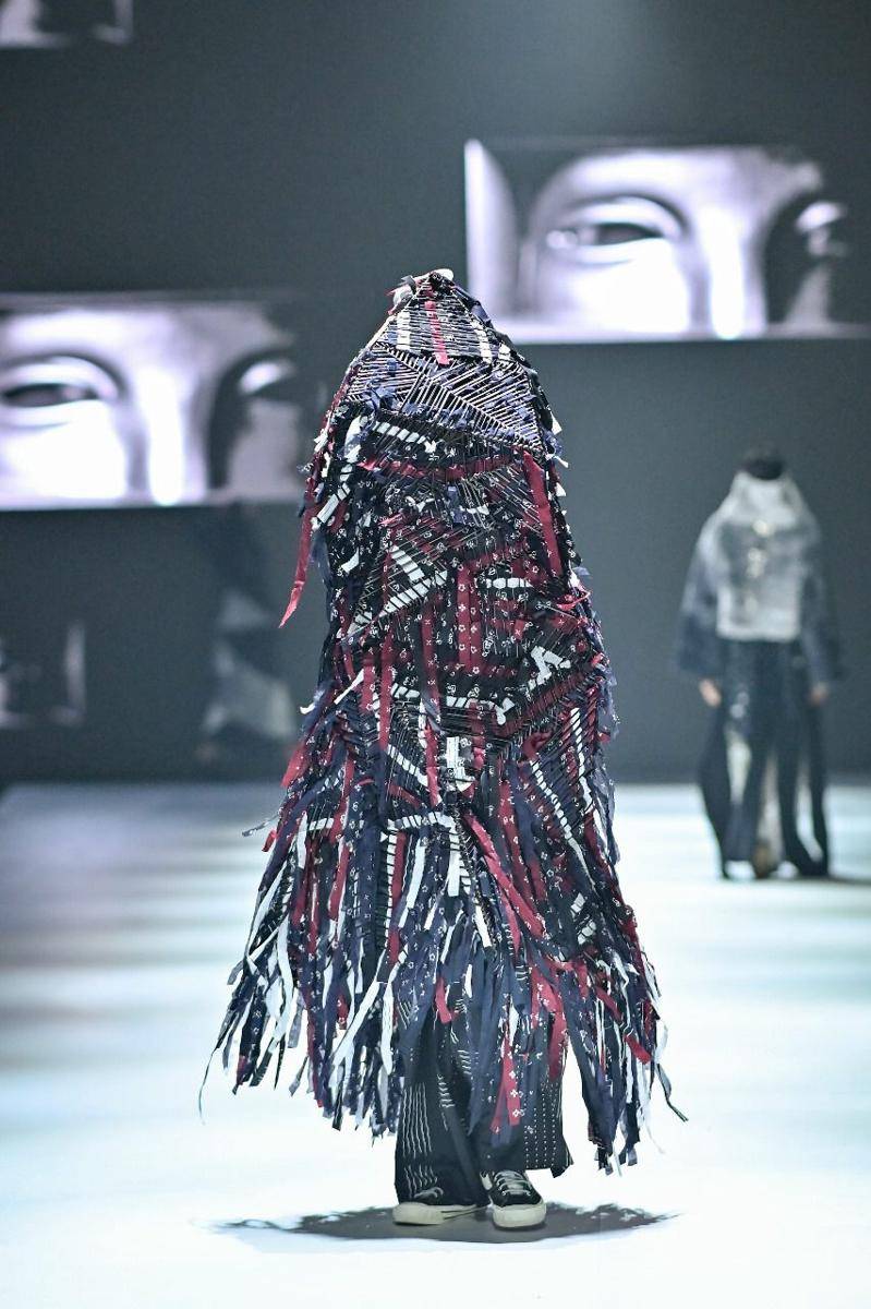 Koleksi Haute Couture dari Sejauh Mata Memandang di JFW 2025. 27 Oktober 2024. (Jakarta Fashion Week / Dandy Hendrata)