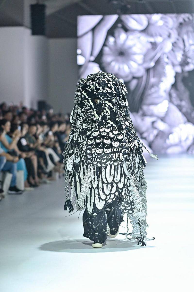 Koleksi Haute Couture dari Sejauh Mata Memandang di JFW 2025. 27 Oktober 2024. (Jakarta Fashion Week / Dandy Hendrata)