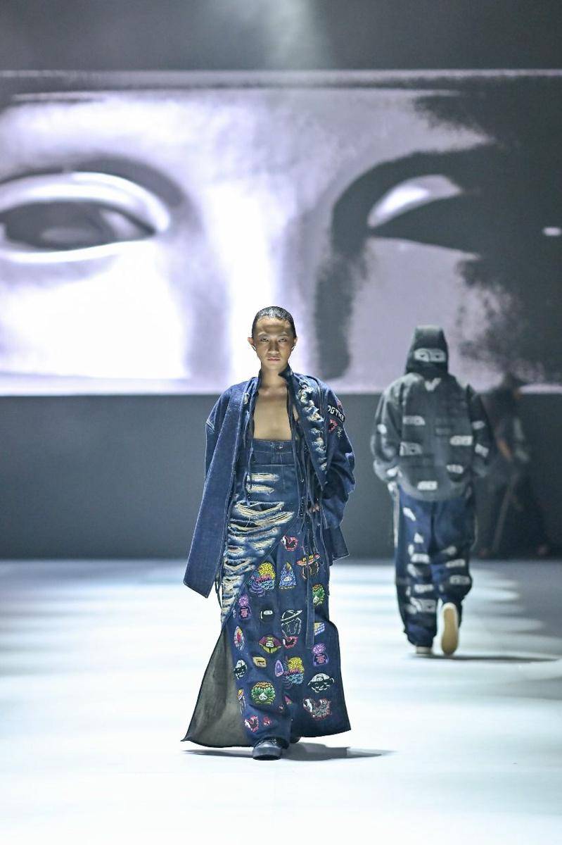 Koleksi Haute Couture dari Sejauh Mata Memandang di JFW 2025. 27 Oktober 2024. (Jakarta Fashion Week / Dandy Hendrata)