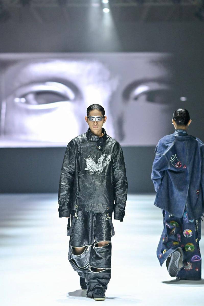 Koleksi Haute Couture dari Sejauh Mata Memandang di JFW 2025. 27 Oktober 2024. (Jakarta Fashion Week / Dandy Hendrata)