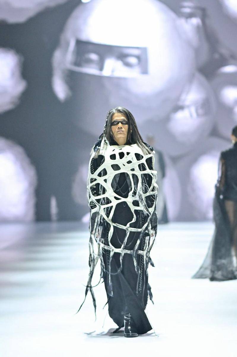 Koleksi Haute Couture dari Sejauh Mata Memandang di JFW 2025. 27 Oktober 2024. (Jakarta Fashion Week / Dandy Hendrata)