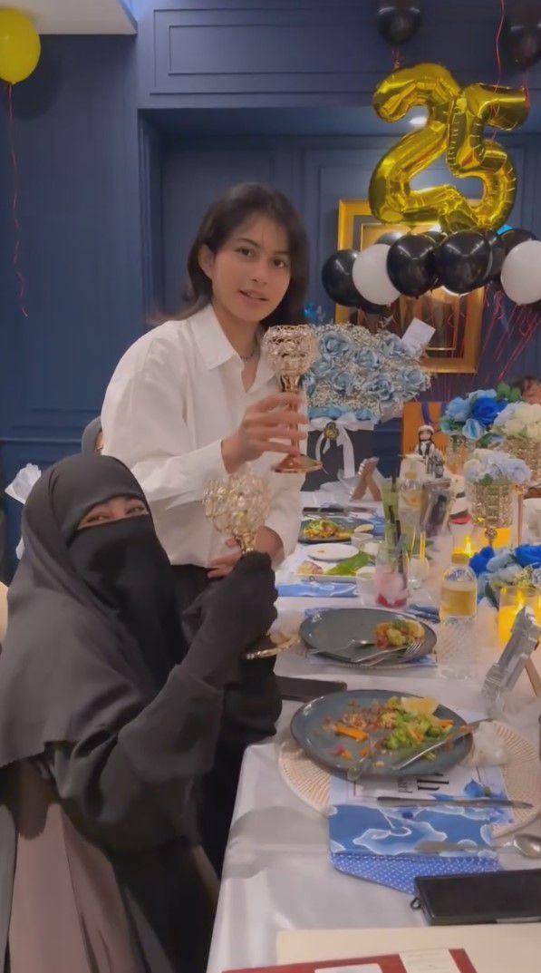 potret Ummi Pipik di ultah Sintya Marisca (instagram.com/_ummi_pipik_)