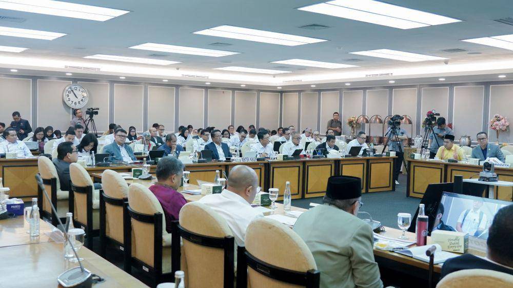 Menteri Hukum, Supratman, saat menghadiri Rapat Kerja (Raker) bersama Komisi XIII Dewan Perwakilan Rakyat (DPR) Republik Indonesia, Senin (4/11/2024). (dok. Kementerian Hukum)