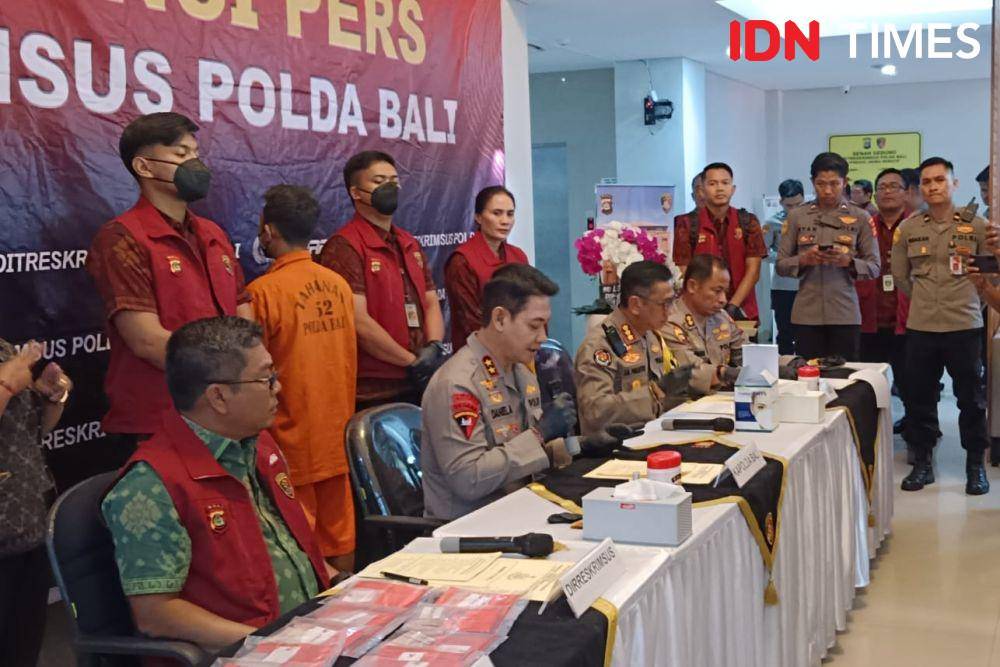 Tersangka pegadaian ilegal (IDN Times/Ayu Afria)