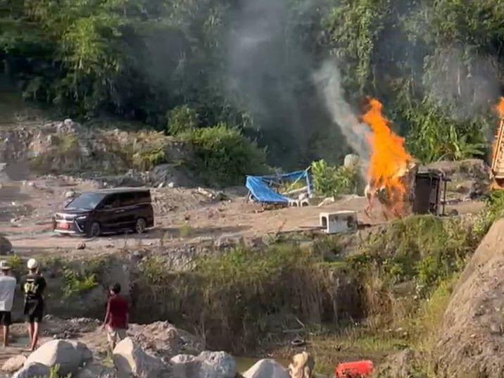 Sejumlah Tambang di Lotim Dibakar dan Dirusak oleh Warga