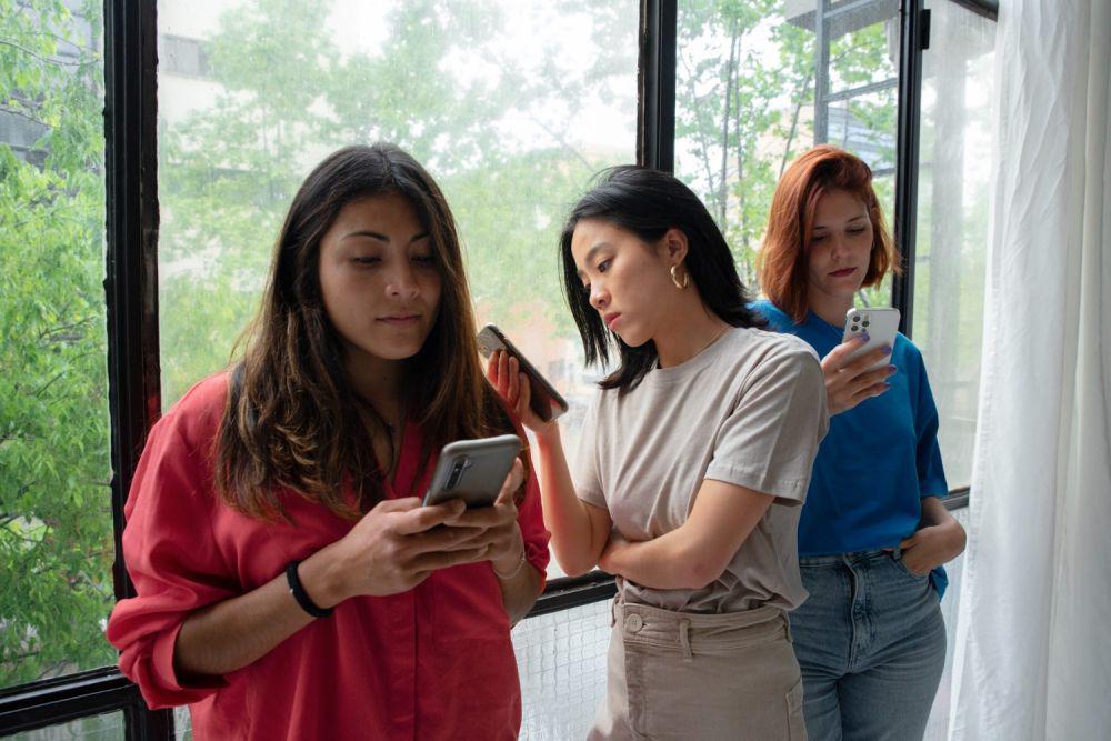 5 Cara Setting Boundaries di Grup Chat Keluarga Tanpa Drama