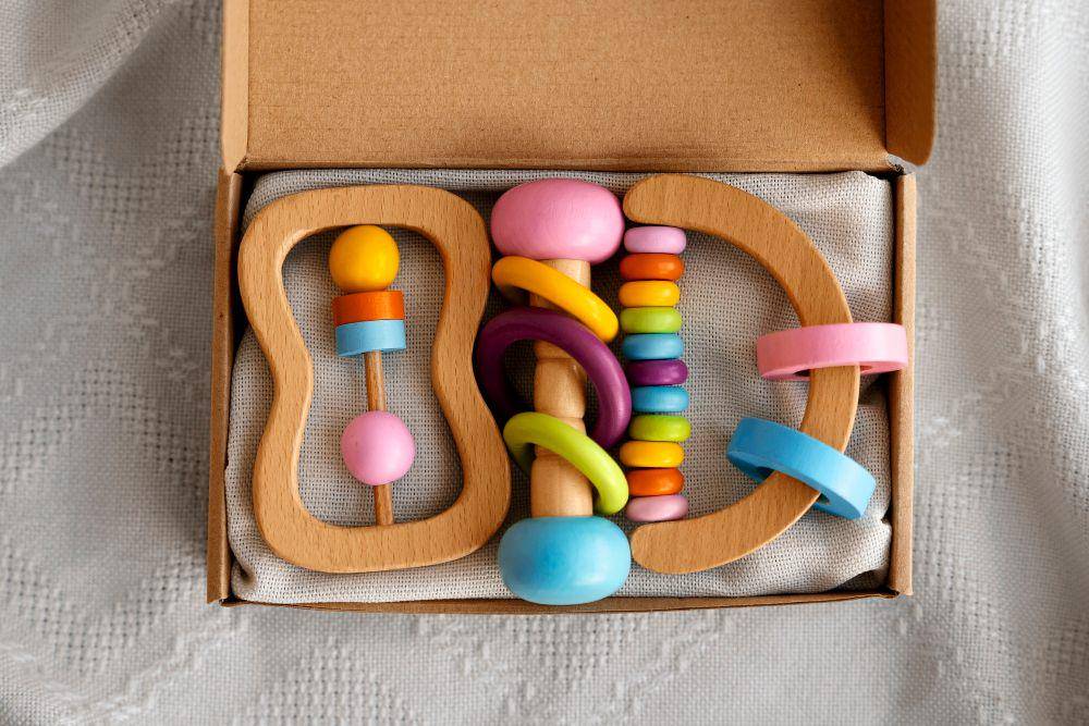 illustrasi wooden rattle untuk bayi (freepik.com/freepik)