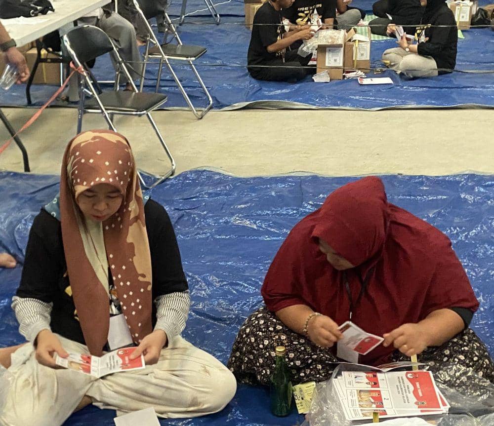KPU Banjarmasin Kerahkan 150 Pekerja untuk Pelipatan Surat Suara