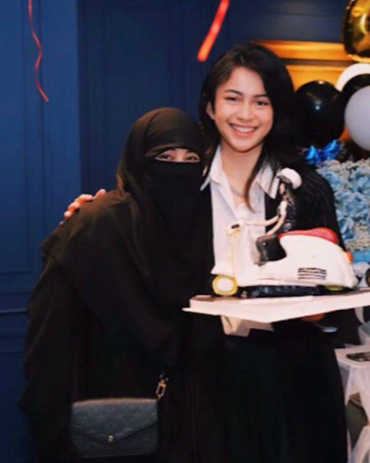 potret Ummi Pipik di ultah Sintya Marisca (instagram.com/meawpau)