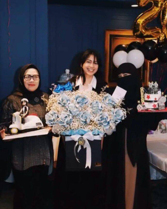 potret Ummi Pipik di ultah Sintya Marisca (instagram.com/meawpau)