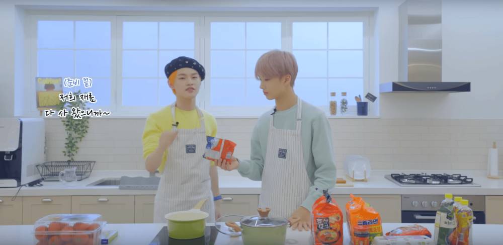 bahan-bahan ramyeon kuah ala Chenle NCT (dok. YouTube/채널 NCT DAILY)