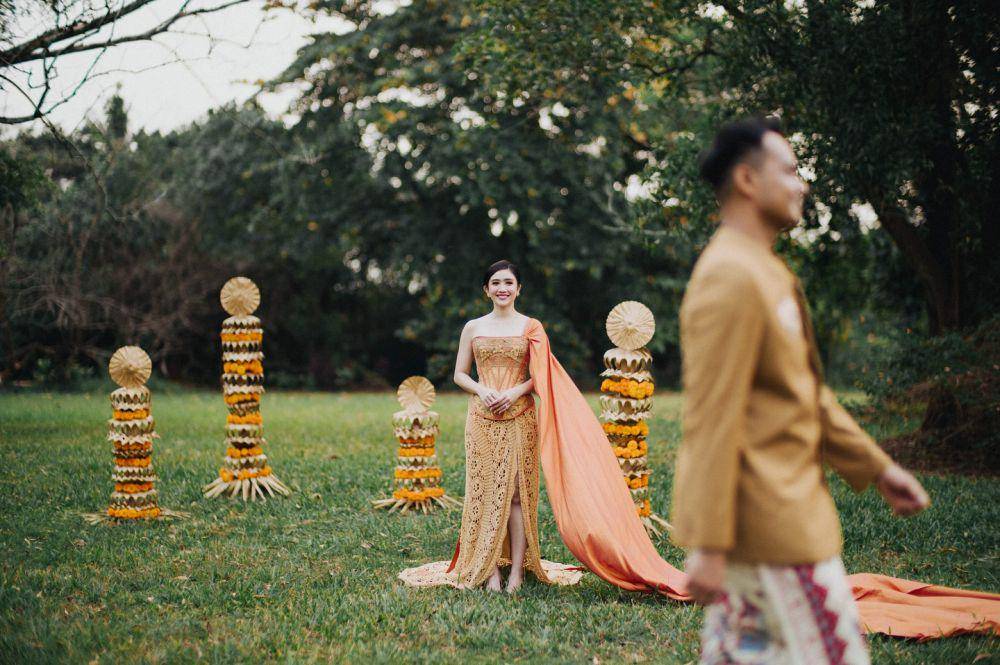 foto prewedding Febby Rastanty dan Dio dengan warna orange (instagram.com/febbyrastanty)