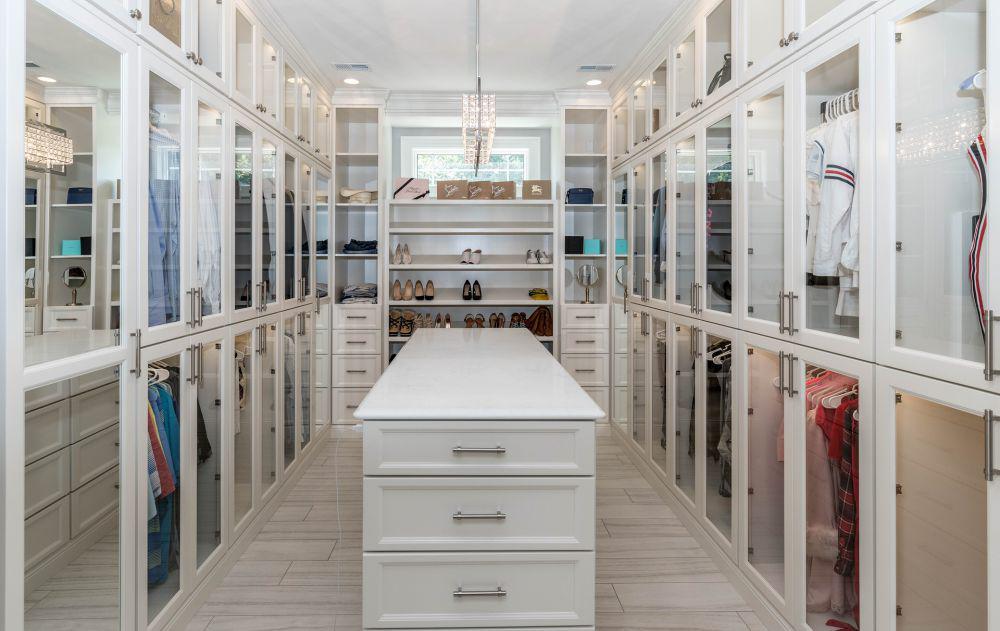 7 Inspirasi Lighting Walk-In Closet di Rumah, Perhatikan Kecerahan