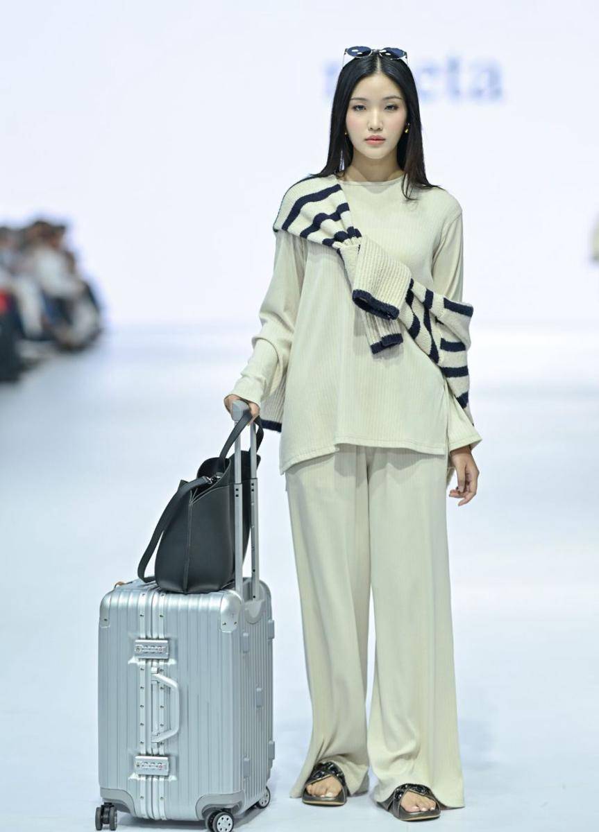koleksi Nueta di Jakarta Fashion Week 2025 (dok. Jakarta Fashion Week/Dandy Hendrata)
