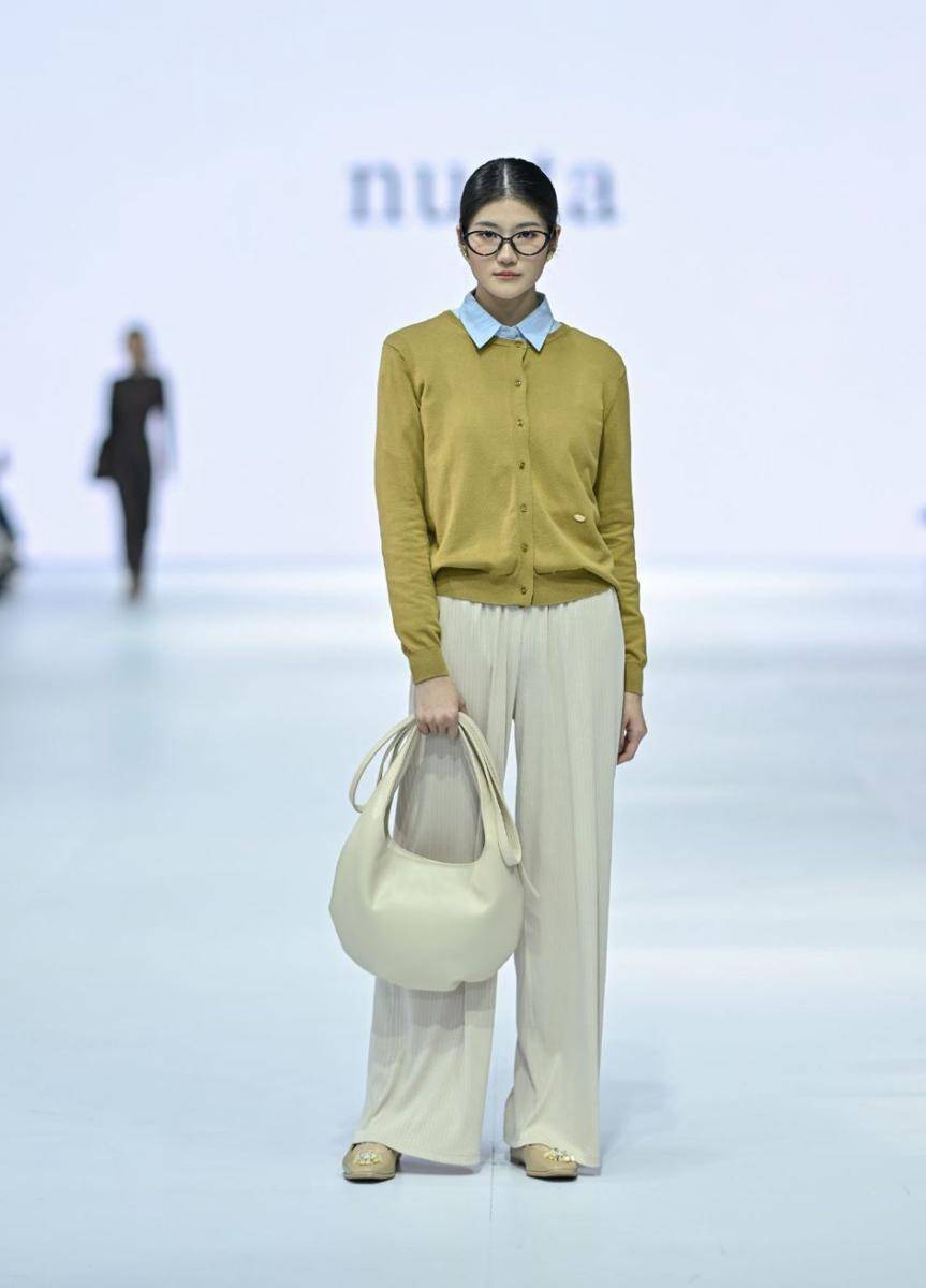 koleksi Nueta di Jakarta Fashion Week 2025 (dok. Jakarta Fashion Week/Dandy Hendrata)