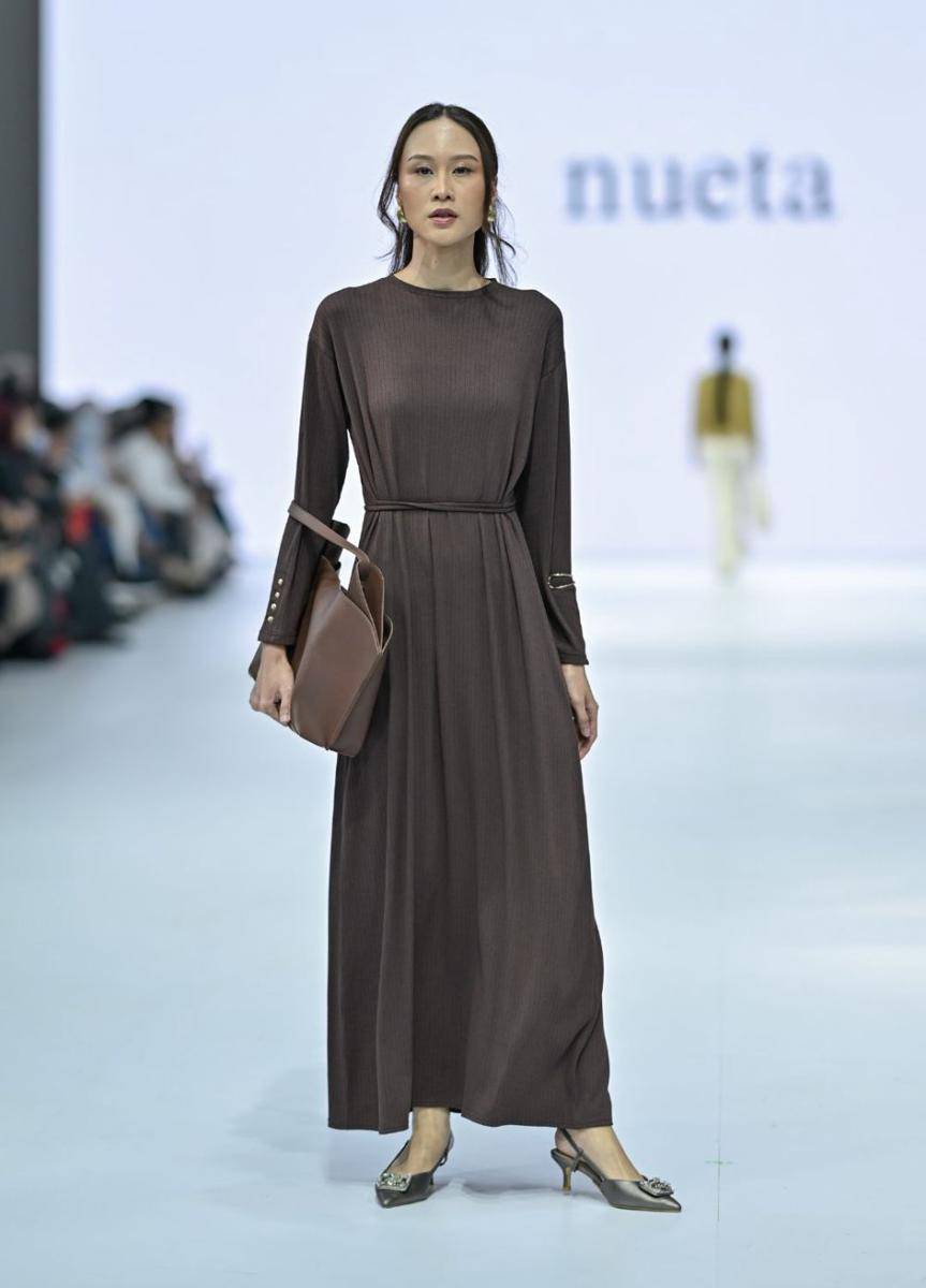 koleksi Nueta di Jakarta Fashion Week 2025 (dok. Jakarta Fashion Week/Dandy Hendrata)