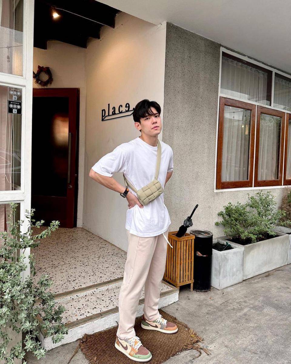 outfit cafe date ala Gap Jakarin (instagram.com/gapjakarin)