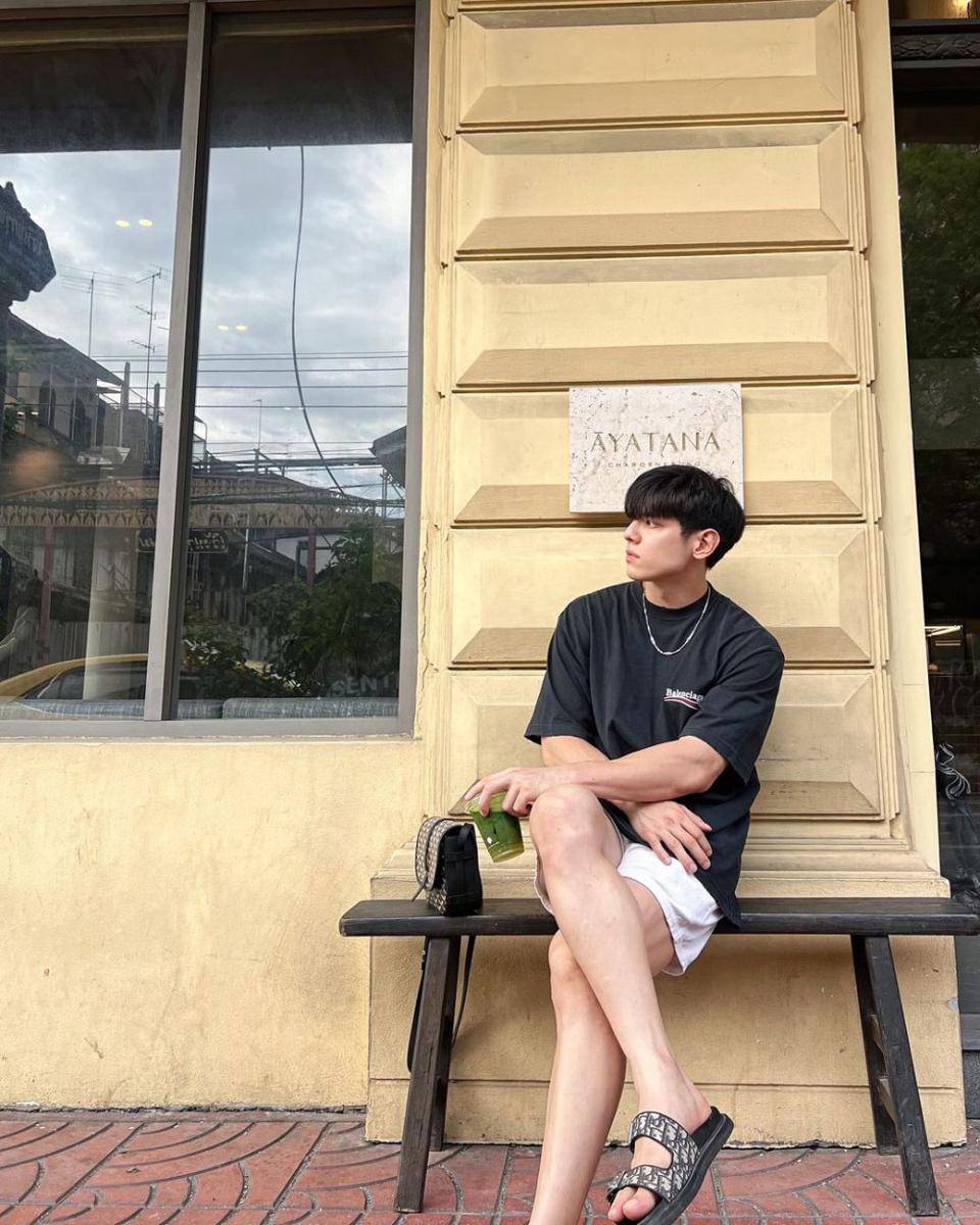outfit cafe date ala Gap Jakarin (instagram.com/gapjakarin)