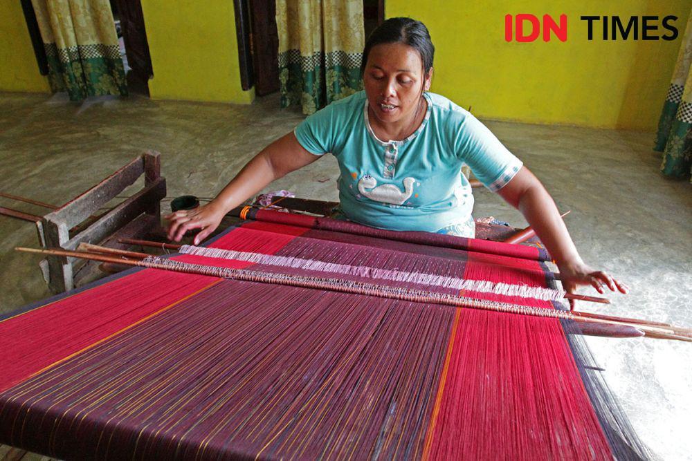Perempuan Penenun Ulos dari Desa Meat Kini Lebih Berdaya dan Mendunia