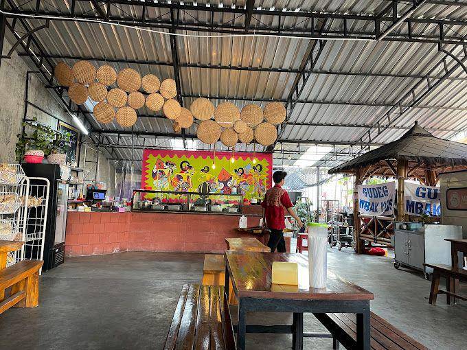 Gudeg Mbak Yus, Solo (google.com/maps/Risca Ramadhona)