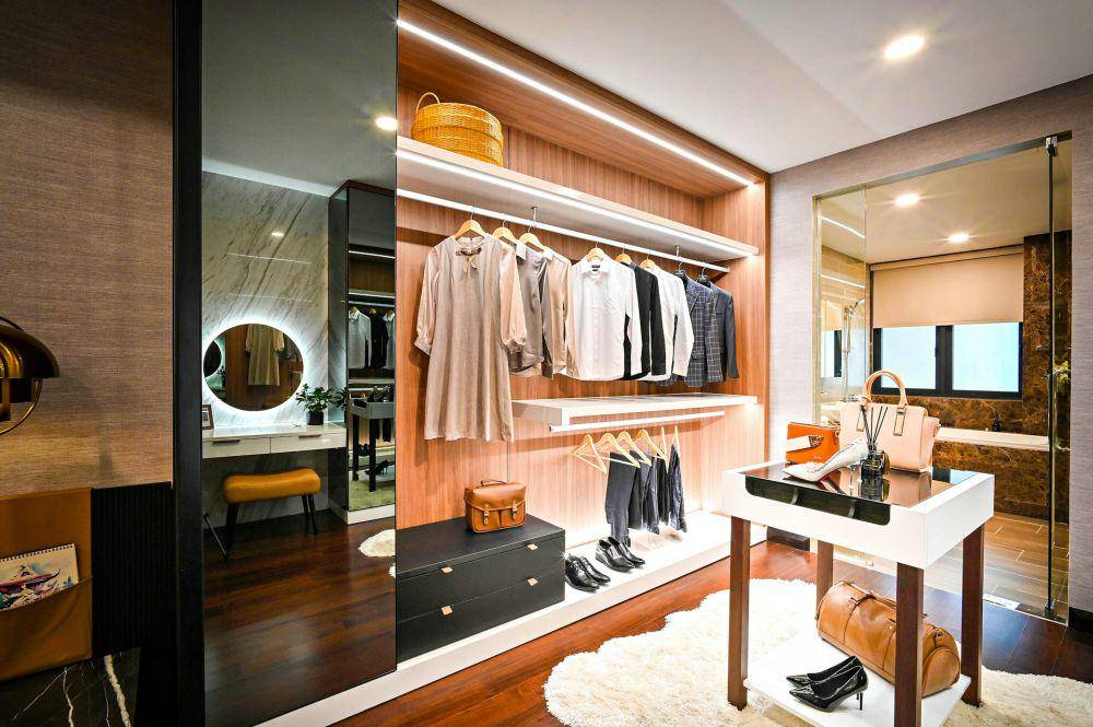 ilustrasi downlight di walk-in closet (unsplash.com/Huy Nguyen)