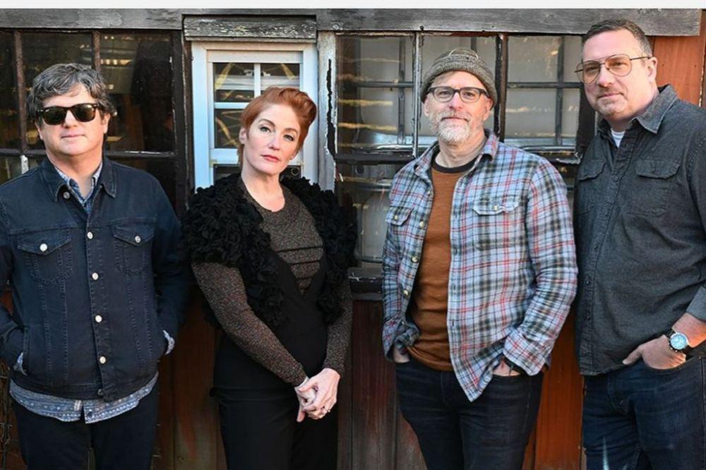 Lirik Lagu Kiss Me - Sixpence None the Richer