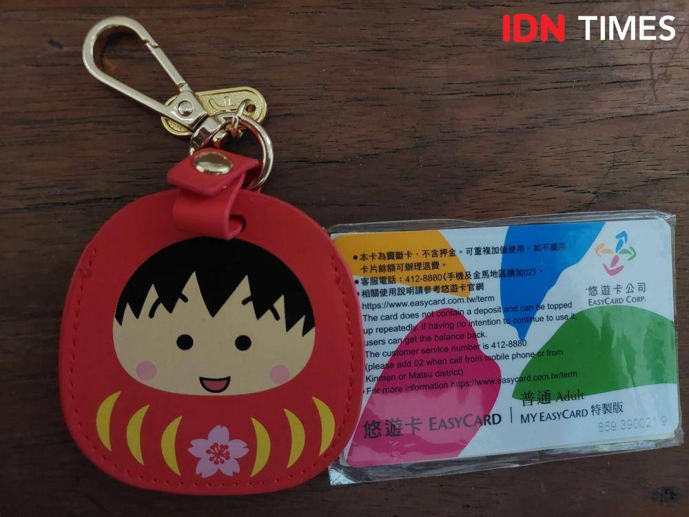 Kartu Easy Card dan aksesorinya yang dapat digunakan sebagai alat pembayaran di Taipei Metro, Taiwan. (IDN Times/Santi Dewi)