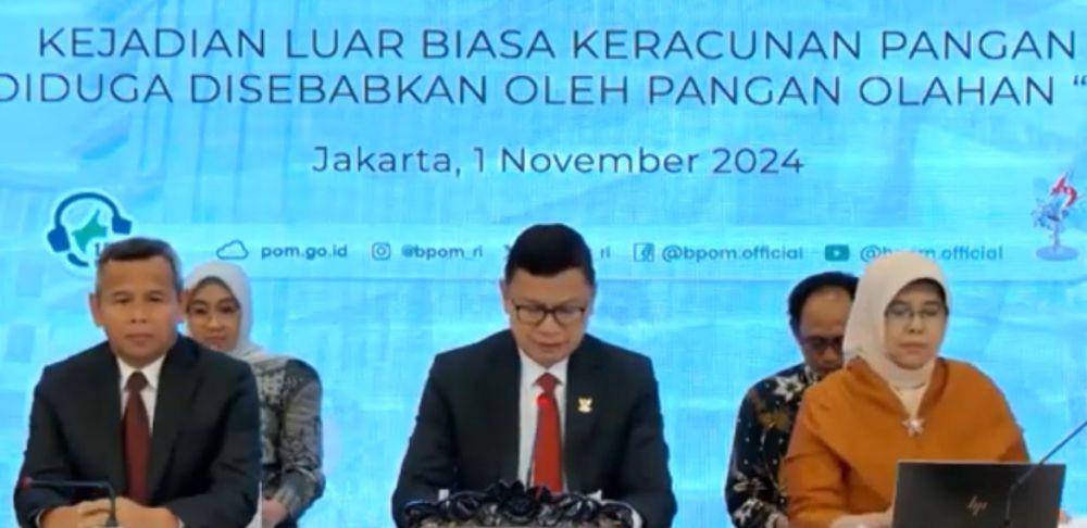 Kepala BPOM Taruna Ikrar menggelar konferensi pers terkait penarikan produk latiao (YouTube/Badan Pengawasan Obat dan Makanan)