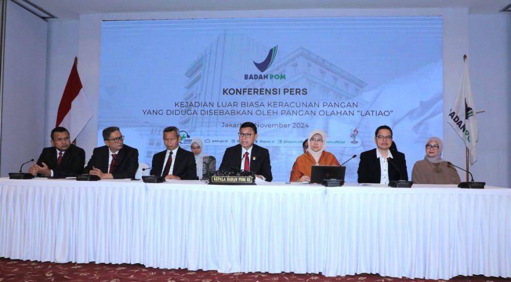 Kepala BPOM Taruna Ikrar menggelar konferensi pers terkait penarikan produk latiao (Dok. BPOM)
