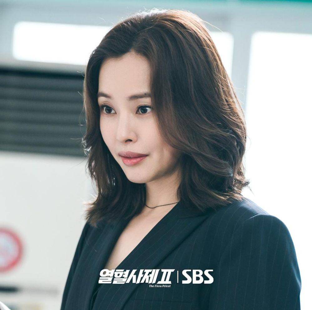 Lee Ha Nee di drama The Fiery Priest 2 (instagram.com/sbsdrama.official)