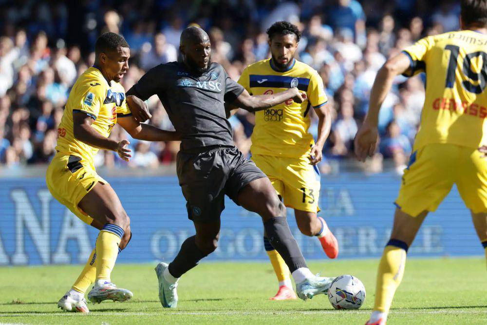Napoli melawan Atalanta di Serie A 2024/2025. (legaseriea.it)