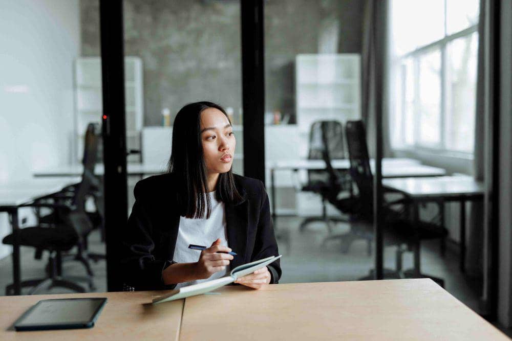 Ilustrasi bekerja di kantor (pexels.com/Thirdman)
