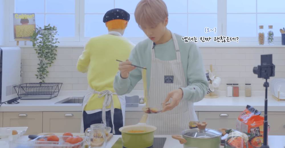 tips membuat ramyeon kuah ala Chenle NCT (dok. YouTube/채널 NCT DAILY)