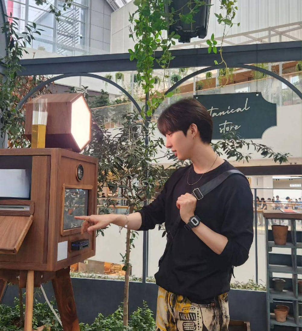 day out outfit ala Hui Pentagon (instagram.com/@huitag_me)
