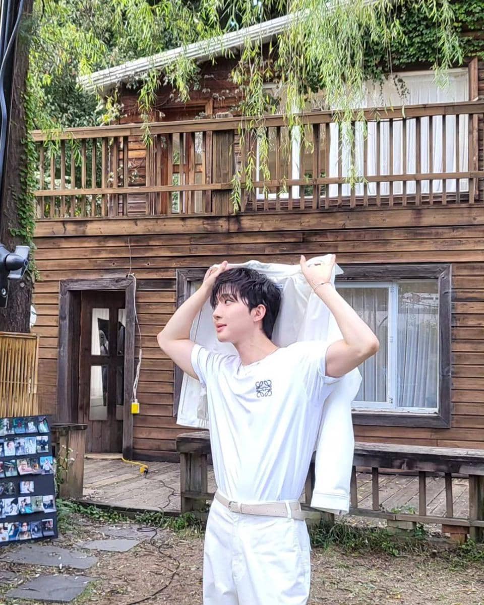 day out outfit ala Hui Pentagon (instagram.com/@huitag_me)