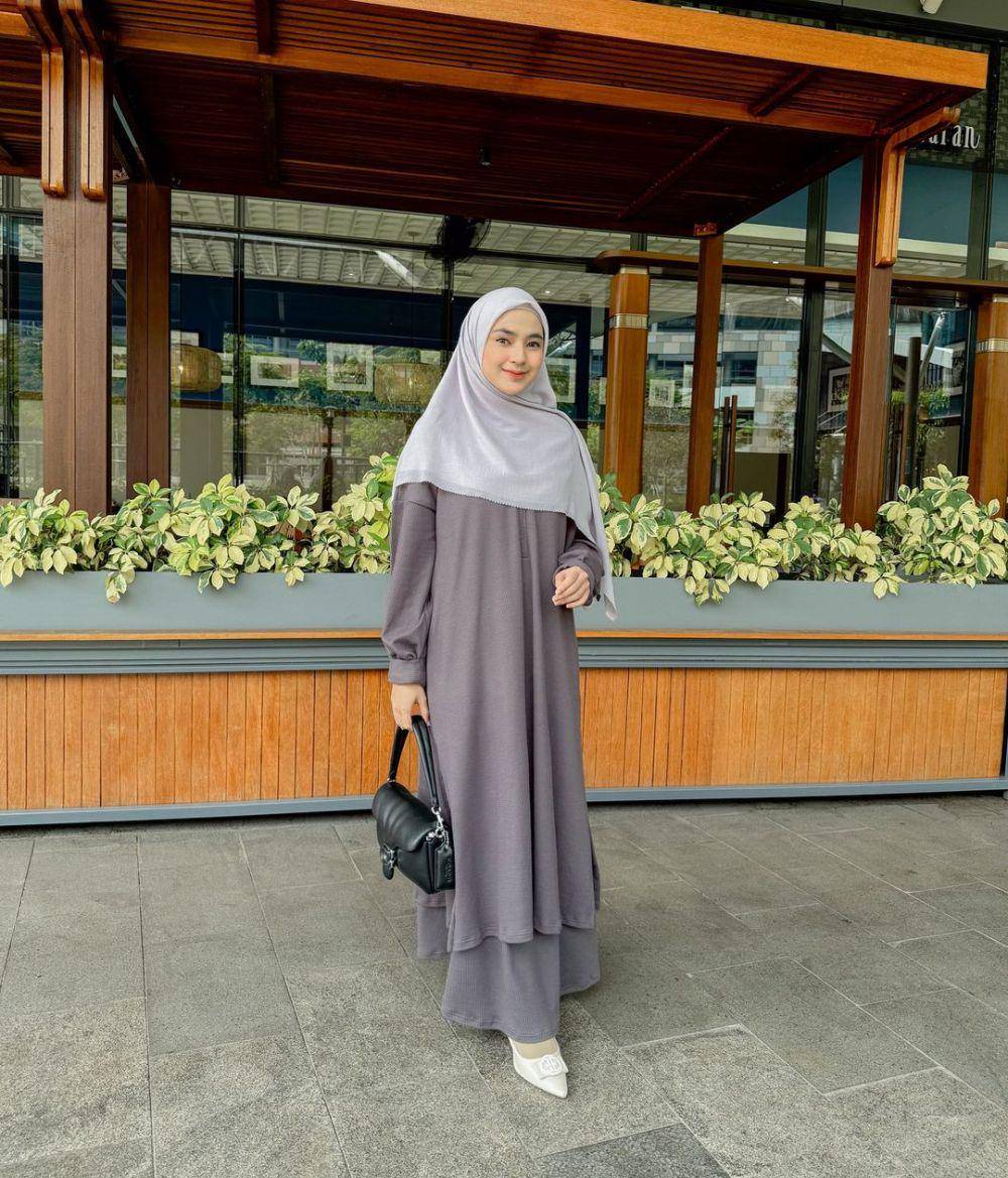 Inspirasi OOTD hijab syari selebgram Aida Selvia (instagram.com/aidaselvia)