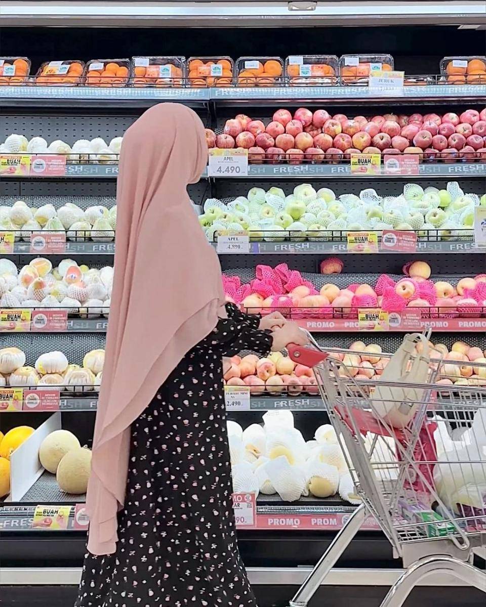 Inspirasi OOTD hijab syari selebgram Windy Erlisa (instagram.com/windyerlisa)