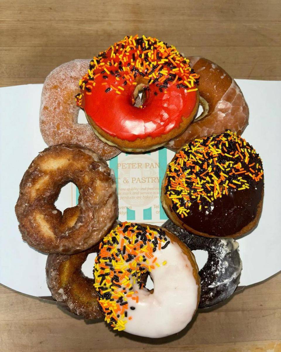 Peter Pan Donut and Pastry Shop, New York (instagram.com/peterpandonut)
