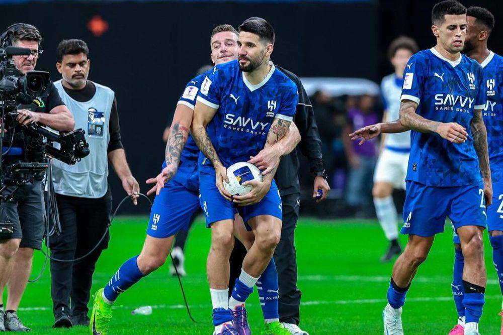 Aleksandar Mitrovic mencetak tiga gol ke gawang Esteghlal. (instagram.com/alhilal)