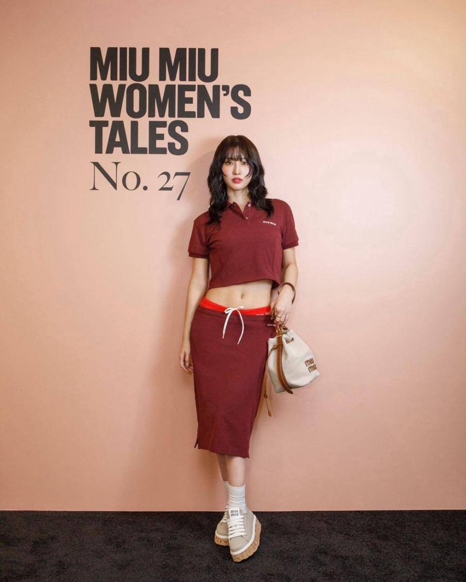 ide styling crop top ala Momo Twice (instagram.com/momo)