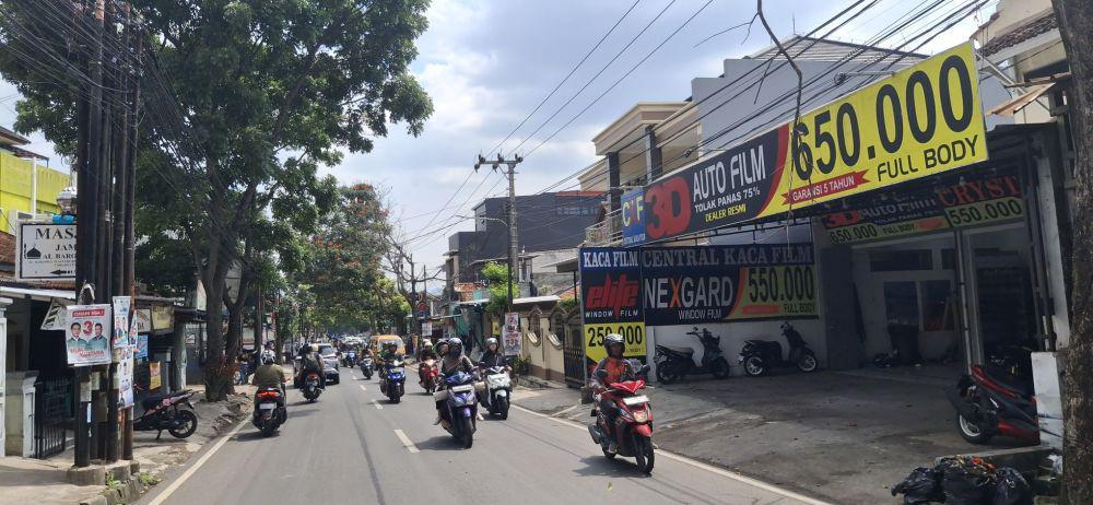 Mayoritas Pemasangan APK Pilkada di Kota Cimahi Langgar Aturan
