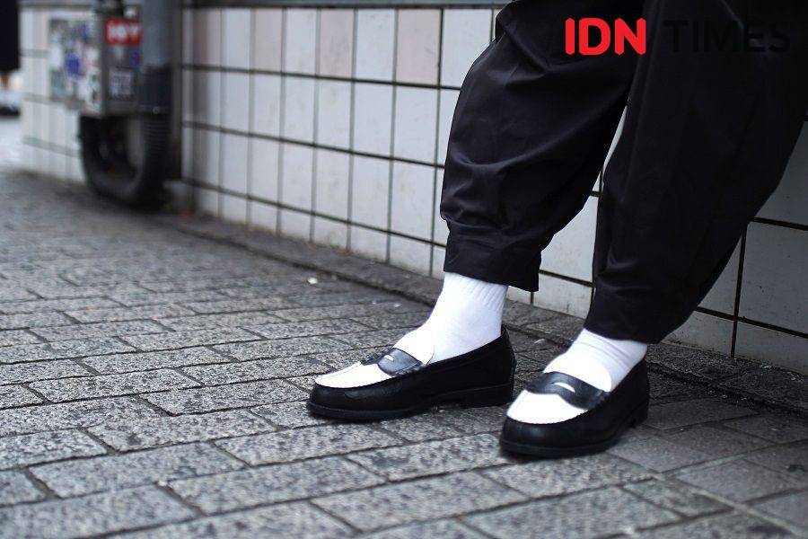Outfit Adrian Khalif saat berjunjung ke Jepang (IDN Times/Gilang Pandutanaya)