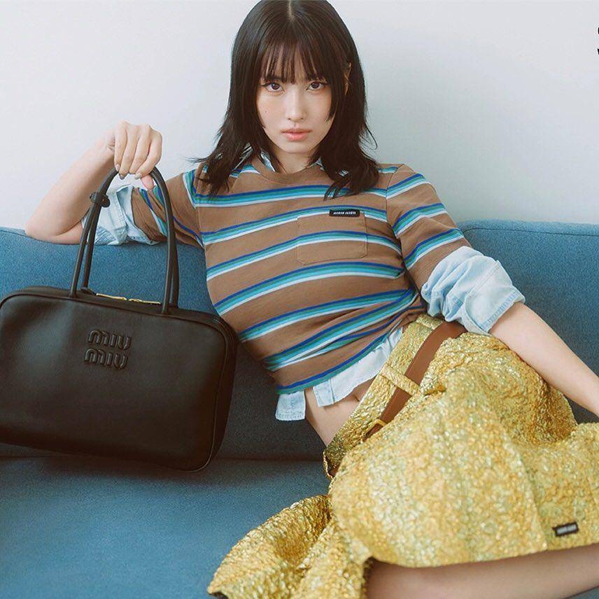 ide styling crop top ala Momo Twice (instagram.com/momo)
