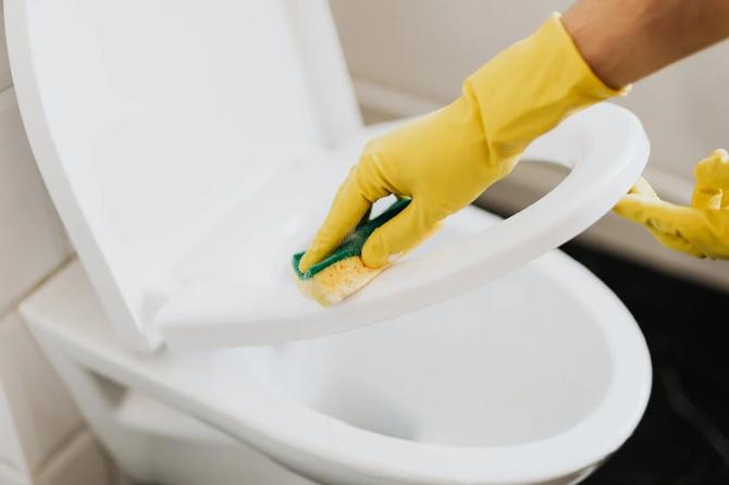 Cara Menghilangkan dan Mencegah Noda Cincin pada Toliet, Perhatikan!